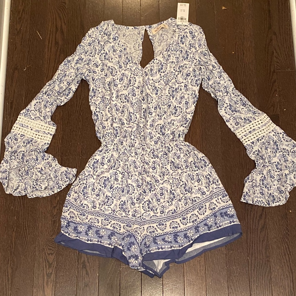 Hollister XS romper never worn